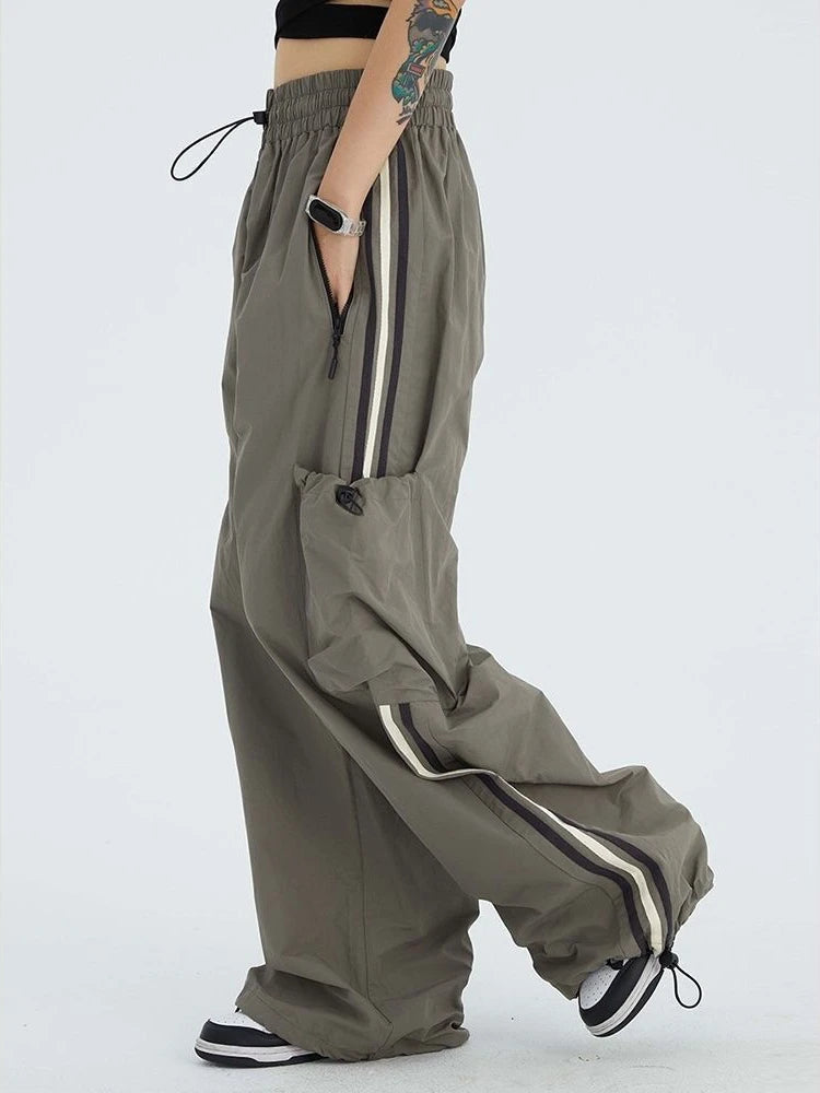 Effortlessly Elegant Pants with a Timeless Design