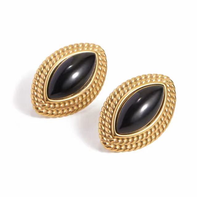 Romantic Gold Earring for Special Moments