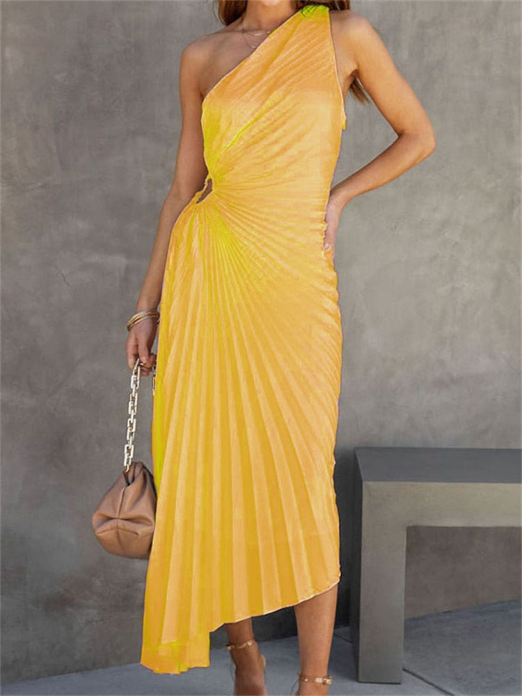 Well Tailored Dress with a Graceful Silhouette