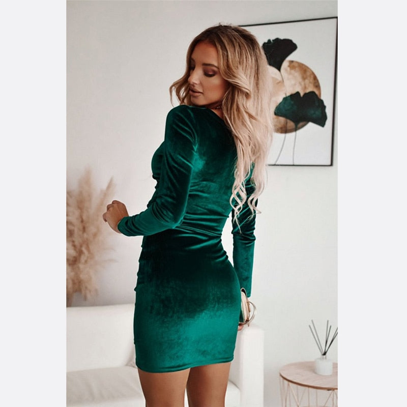 Beautifully Finished Dress in a Timeless Design