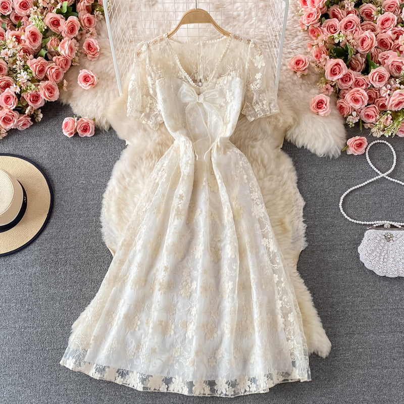 Effortlessly Elegant Dress with a Timeless Design
