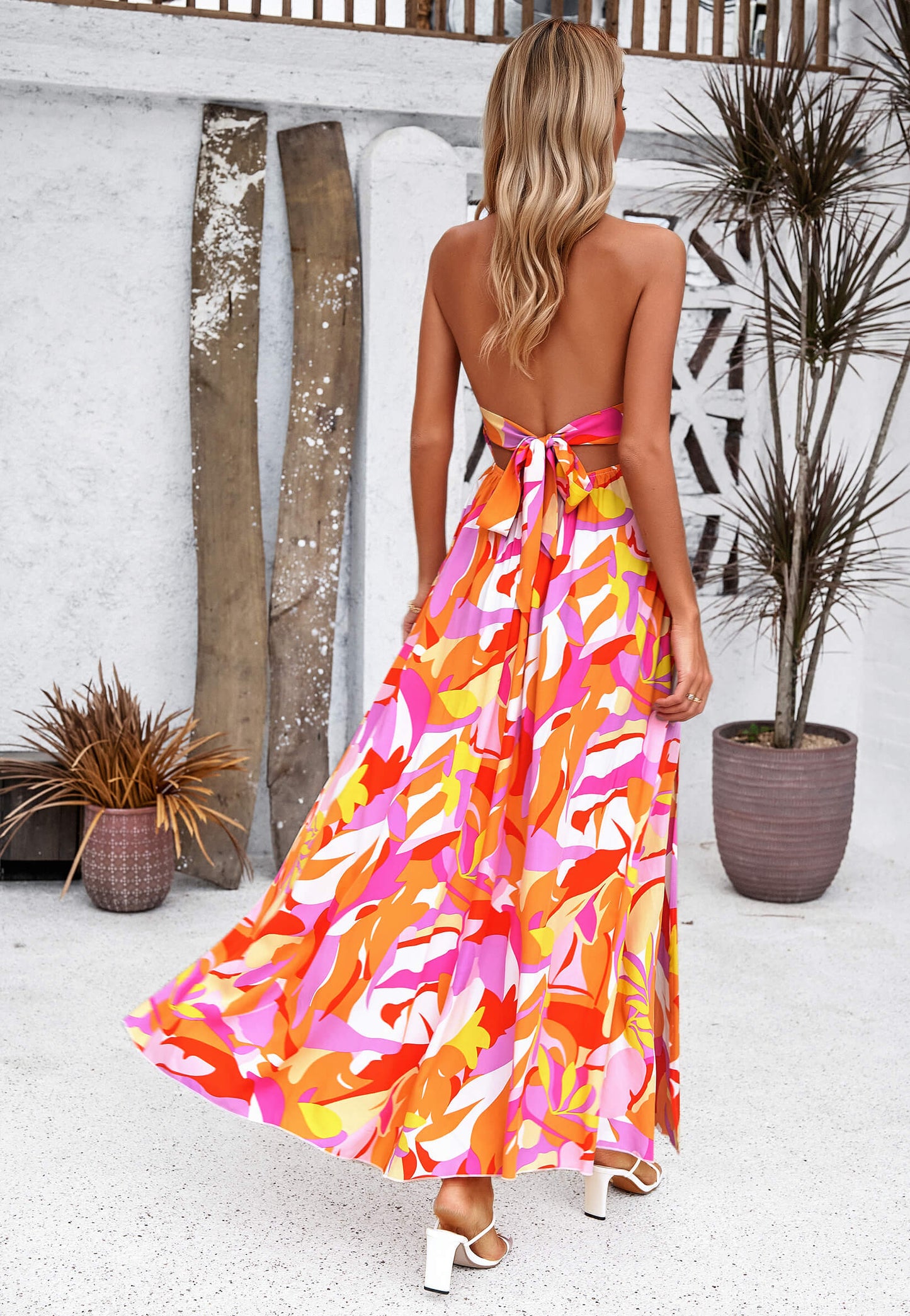 Beautifully Finished Dress in a Timeless Design