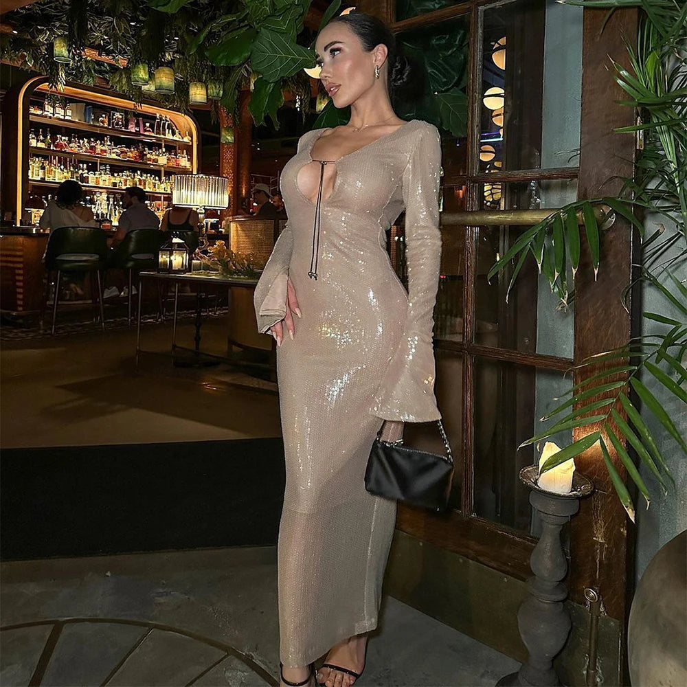 Well Tailored Dress with a Graceful Silhouette