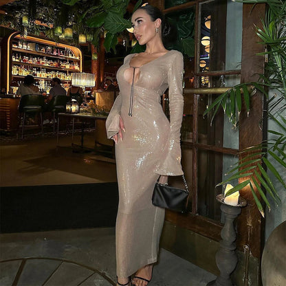 Well Tailored Dress with a Graceful Silhouette