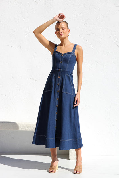 Effortlessly Elegant Dress with a Timeless Design