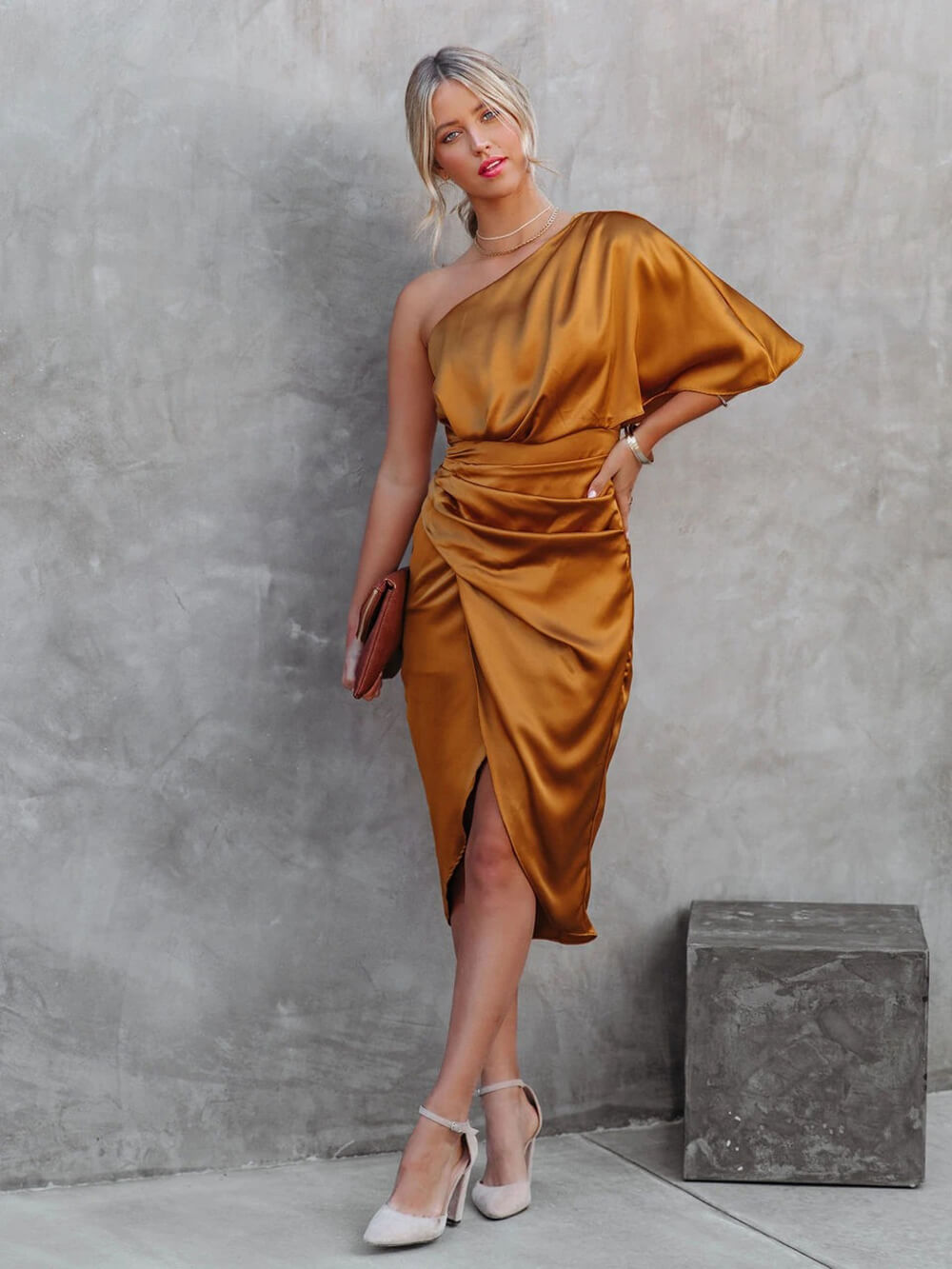 Gracefully Styled Dress for Any Occasion