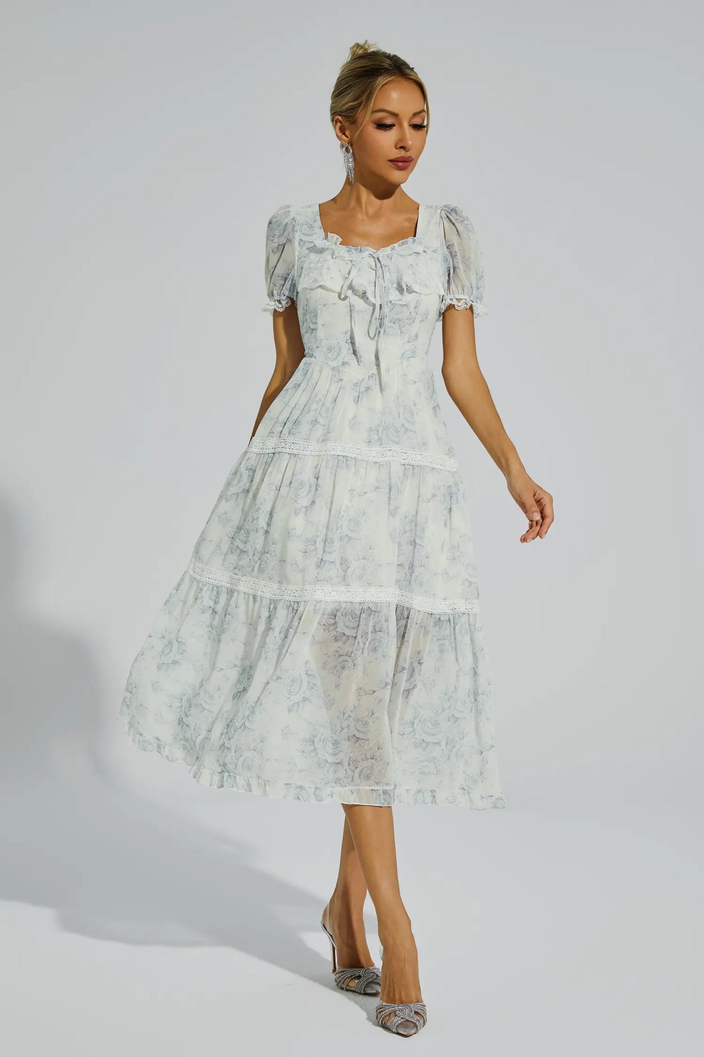 Beautifully Finished Dress in a Timeless Design
