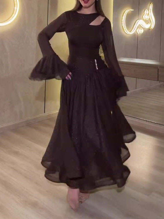 Effortlessly Elegant Dress with a Timeless Design