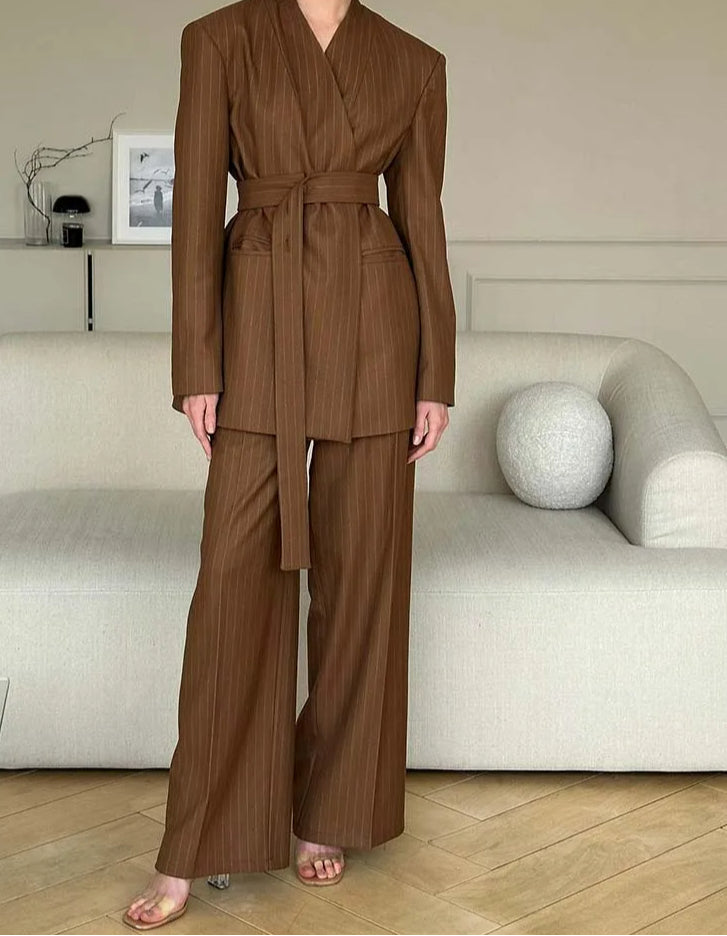 Elegantly Styled Pants for Everyday Wear