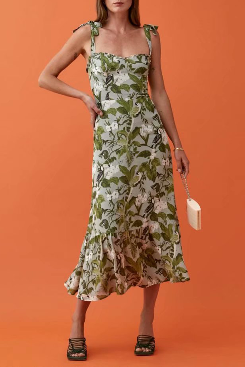 Well Tailored Dress with a Graceful Silhouette