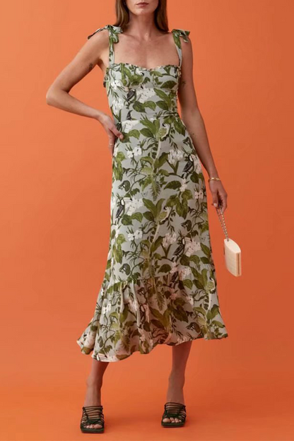 Well Tailored Dress with a Graceful Silhouette