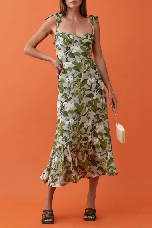 Well Tailored Dress with a Graceful Silhouette