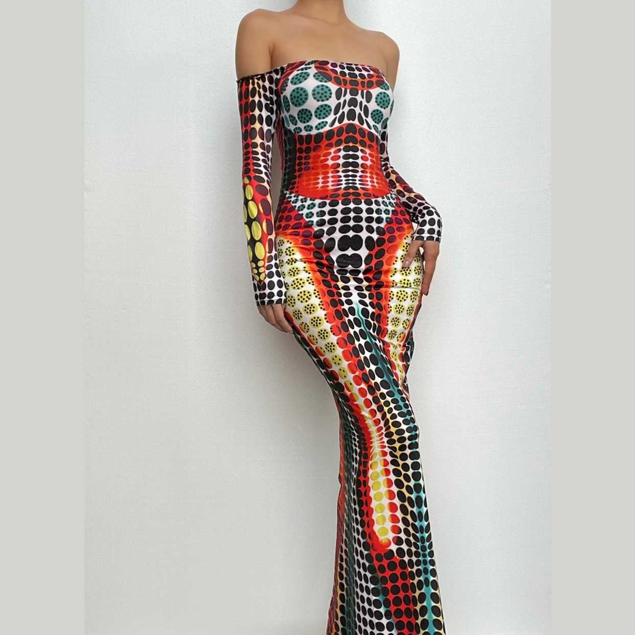 Well Tailored Dress with a Graceful Silhouette