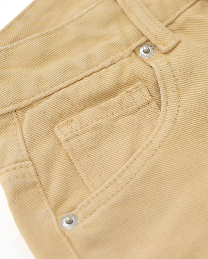 Effortlessly Elegant Pants with a Timeless Design