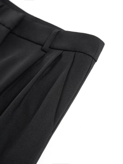 Effortlessly Elegant Pants with a Timeless Design