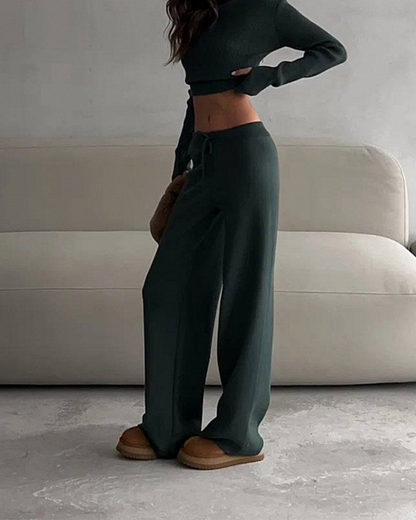 Effortlessly Elegant Trousers with a Timeless Design