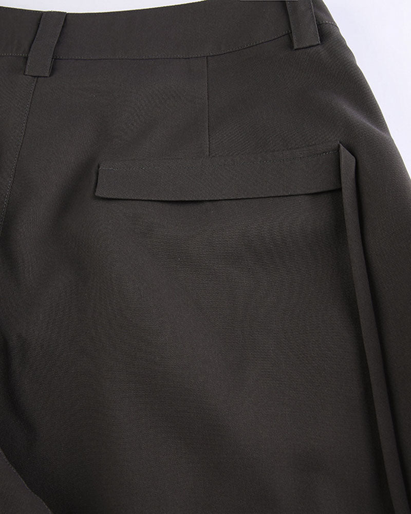 Effortlessly Elegant Pants with a Timeless Design