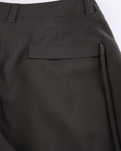 Effortlessly Elegant Pants with a Timeless Design