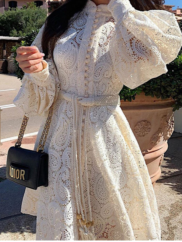 Effortlessly Elegant Dress with a Timeless Design