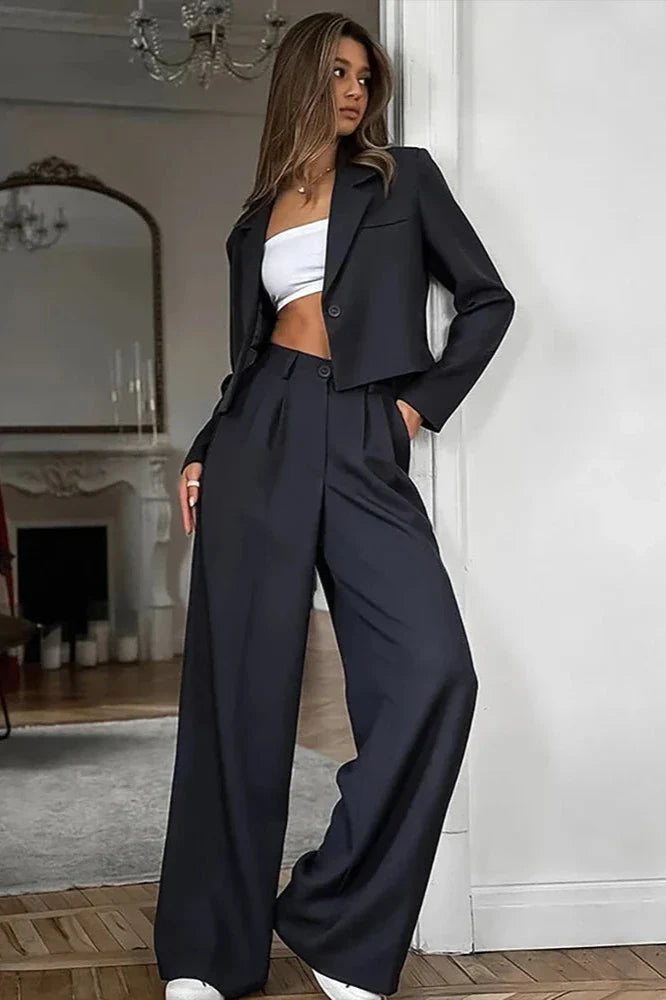 Well Tailored Pants with a Graceful Silhouette