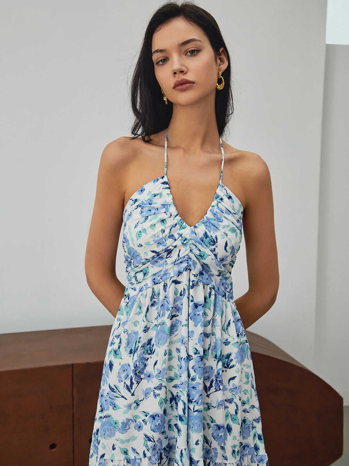 Beautifully Finished Dress in a Timeless Design