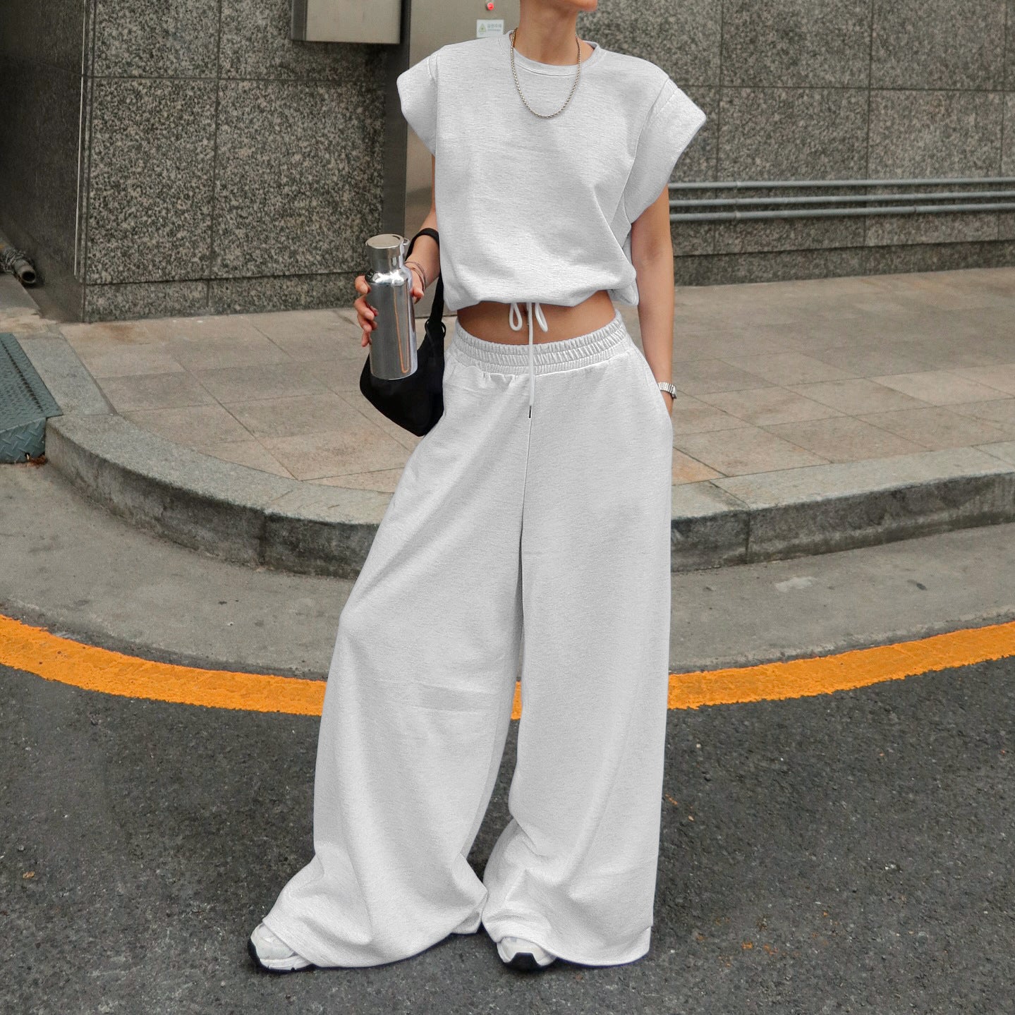 Well Tailored Pullover with a Graceful Silhouette