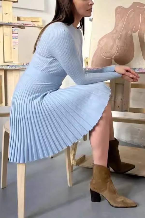 Effortlessly Elegant Dress with a Timeless Design
