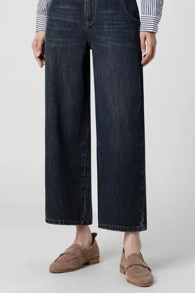 Sophisticated Garment with a Clean Classic Look