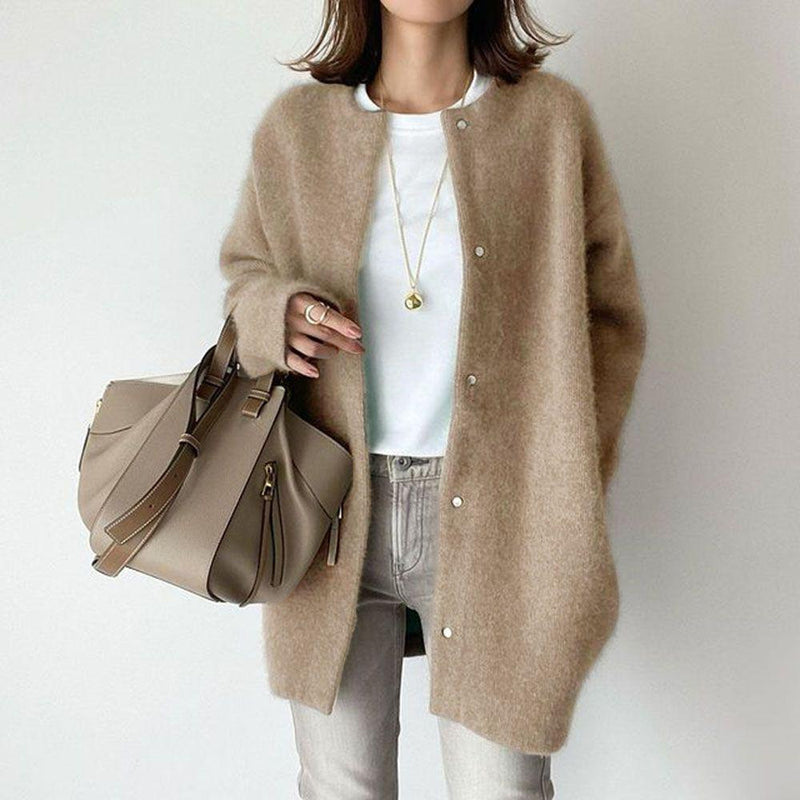 Effortlessly Elegant Jacket with a Timeless Design