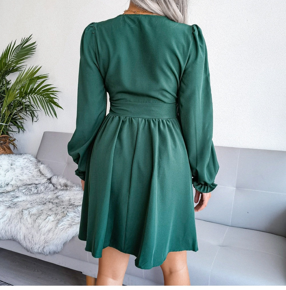 Classic Vintage Dress with a Flattering Fit