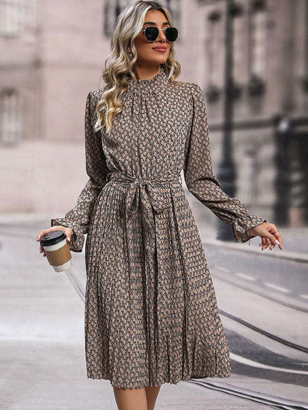 Well Tailored Dress with a Graceful Silhouette