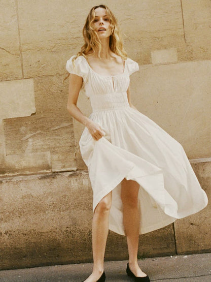 Effortlessly Elegant Dress with a Timeless Design