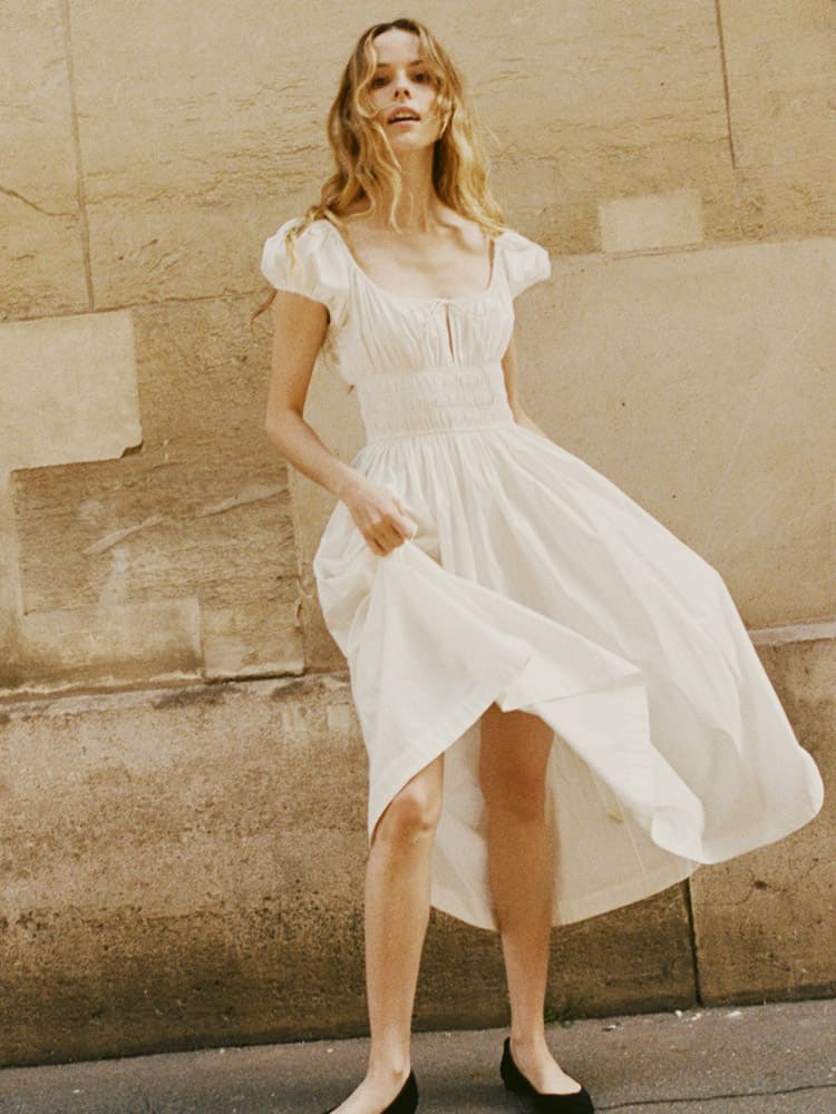Effortlessly Elegant Dress with a Timeless Design