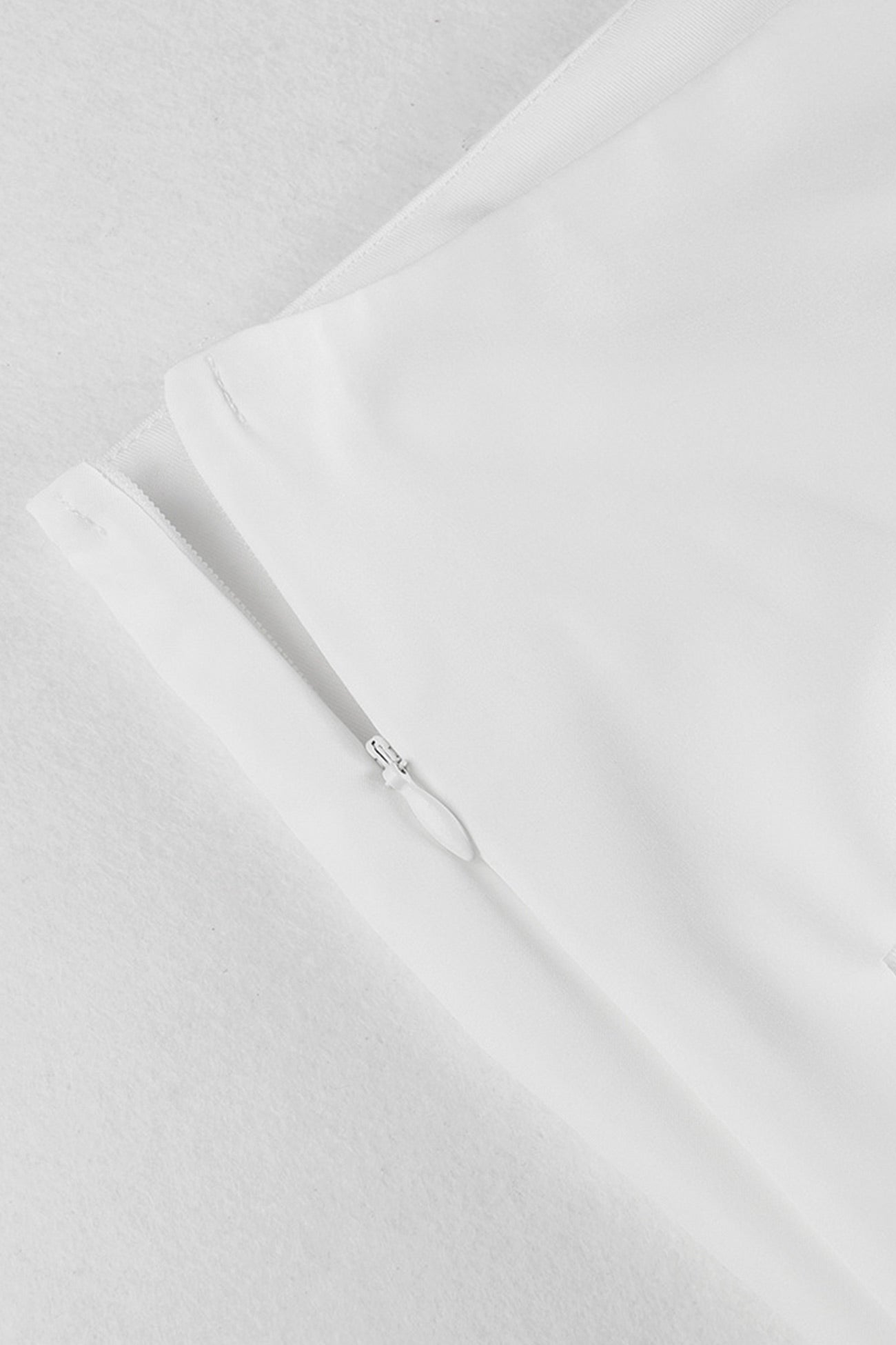 Well Tailored Pants with a Graceful Silhouette