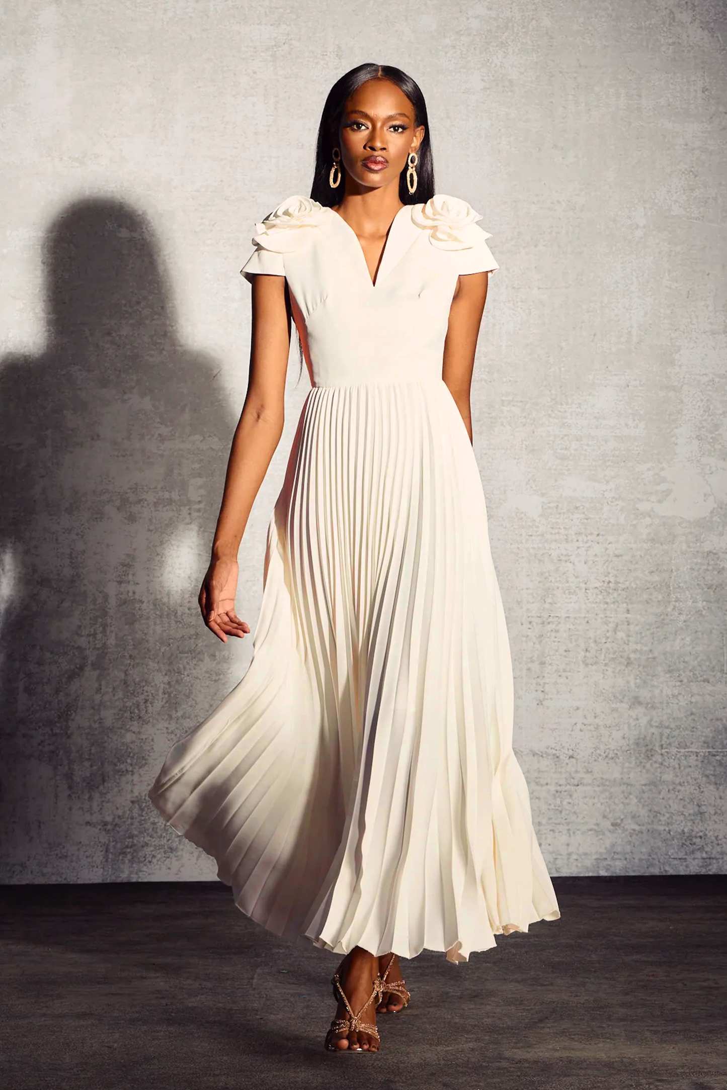 Beautifully Finished Dress in a Timeless Design