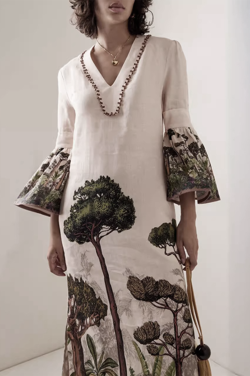 Beautifully Finished Dress in a Timeless Design