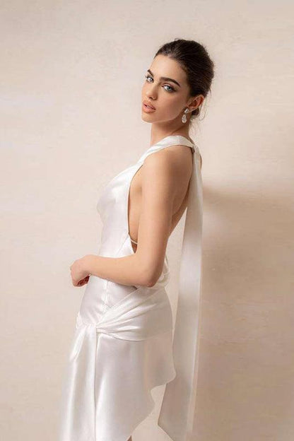 Beautifully Finished Dress in a Timeless Design