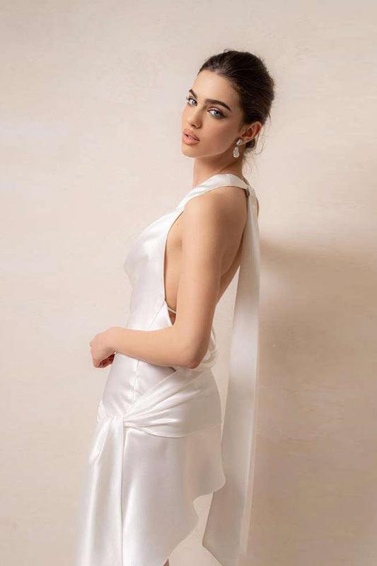Beautifully Finished Dress in a Timeless Design