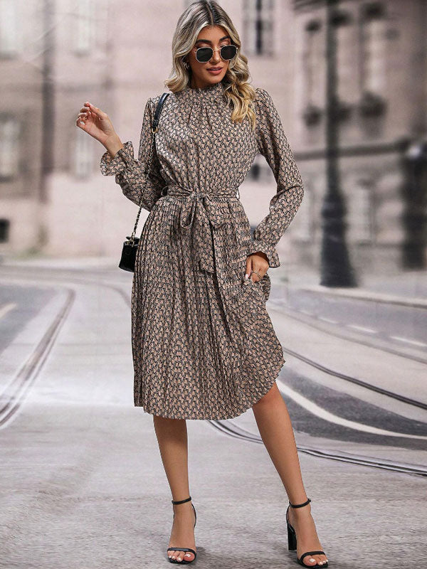 Well Tailored Dress with a Graceful Silhouette