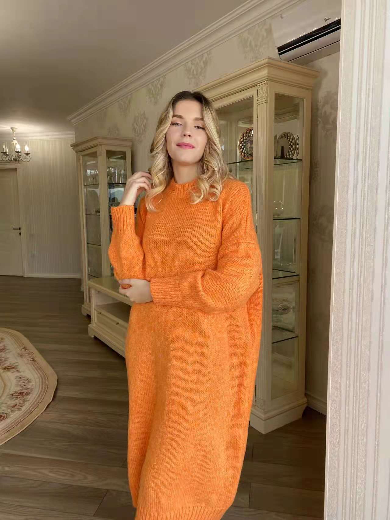 Effortlessly Elegant Sweater with a Timeless Design