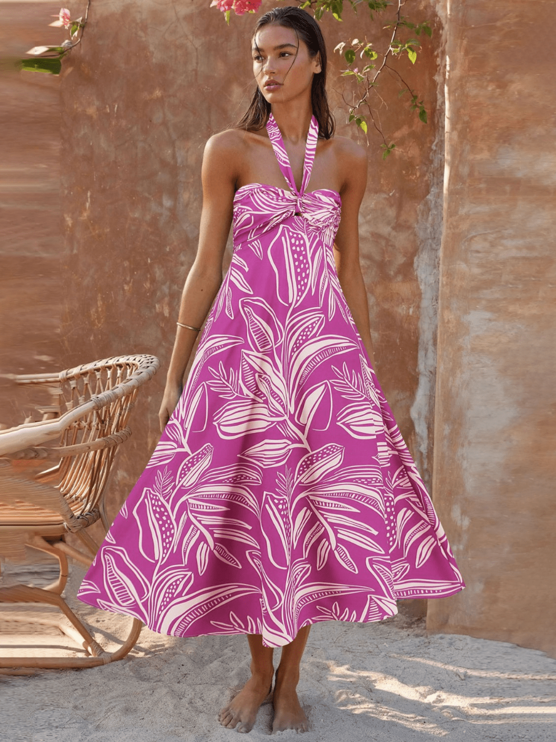 Beautifully Finished Dress in a Timeless Design