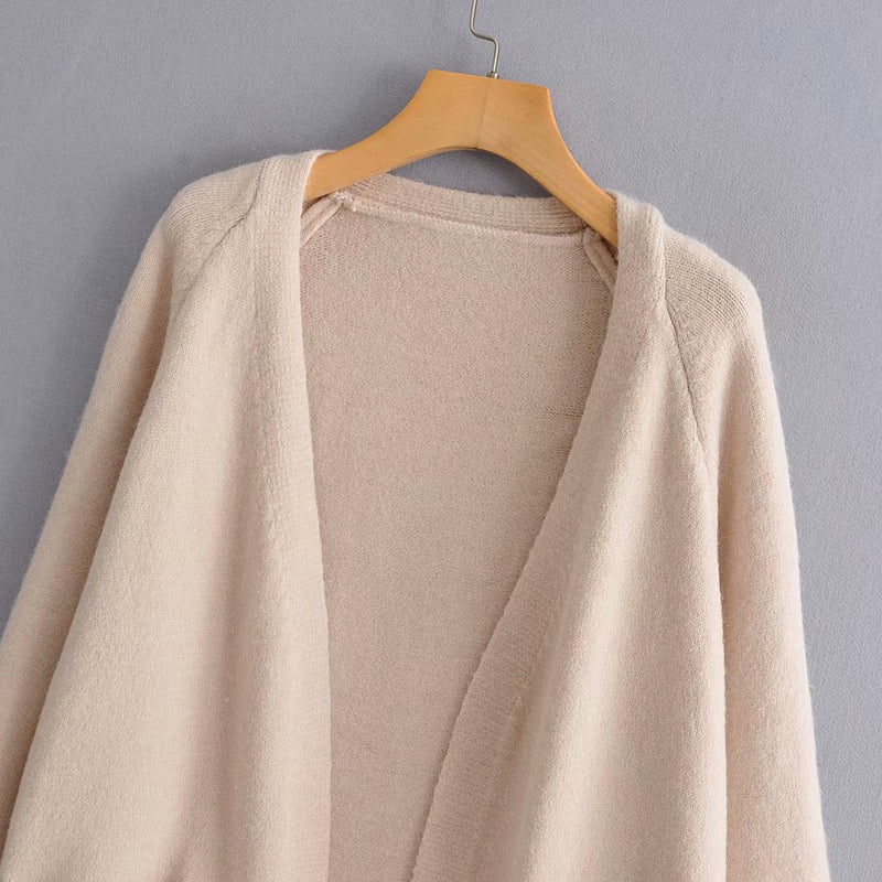 Effortlessly Elegant Cardigan with a Timeless Design