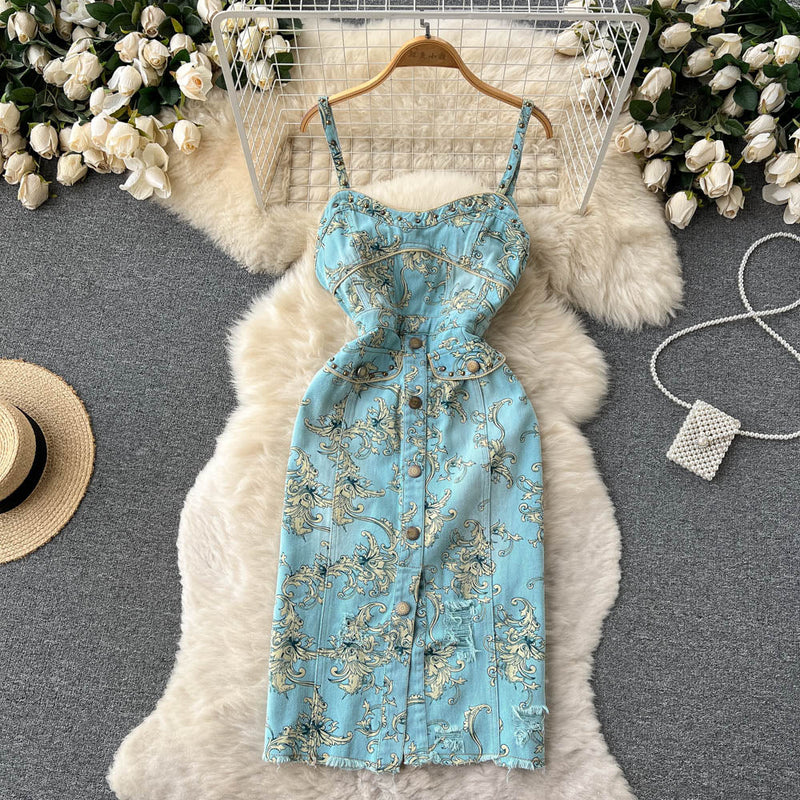 Beautifully Finished Dress in a Timeless Design