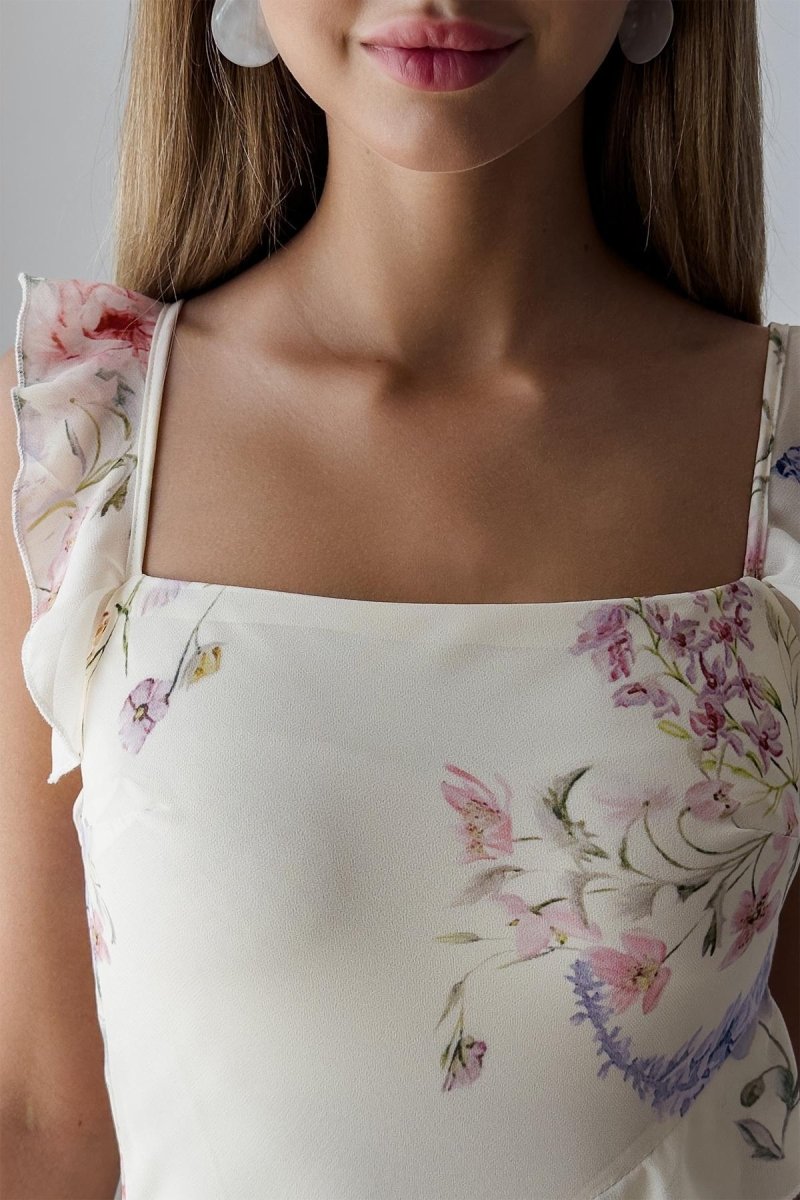 Effortlessly Elegant Dress with a Timeless Design
