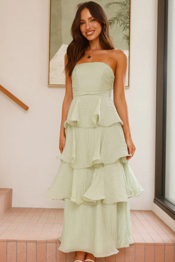 Well Tailored Dress with a Graceful Silhouette