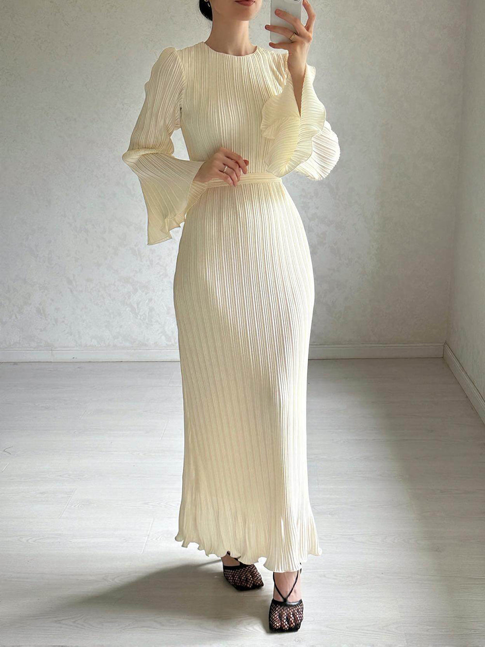 Gracefully Styled Dress for Any Occasion