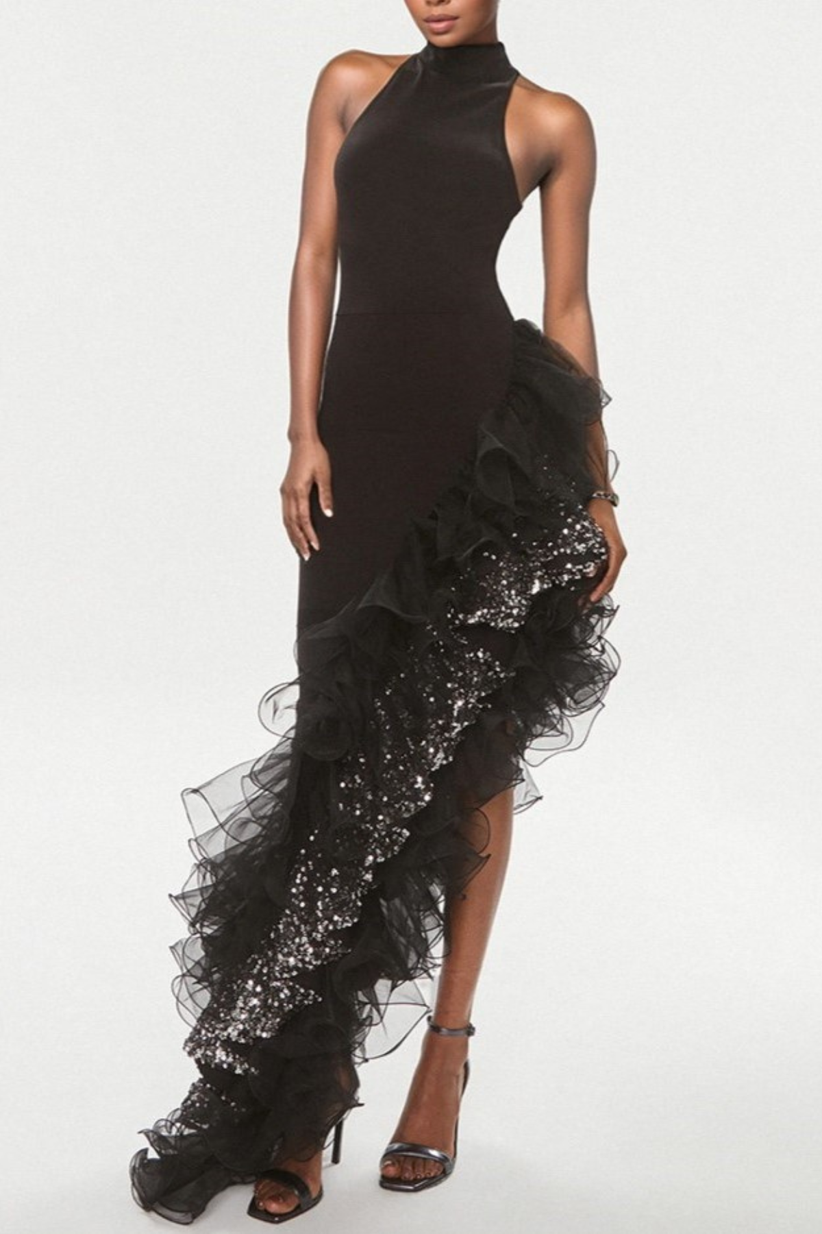 Well Tailored Dress with a Graceful Silhouette