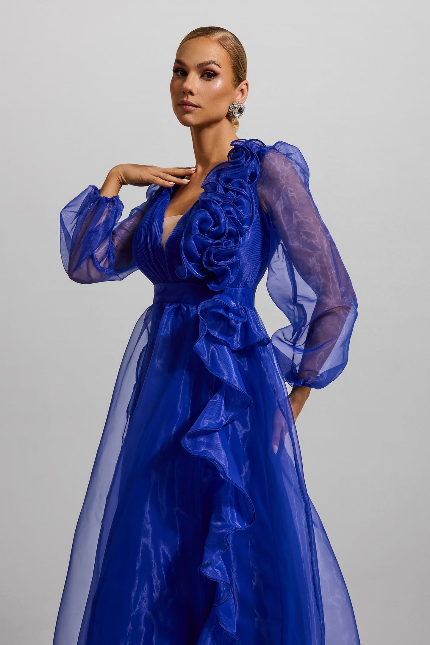 Well Tailored Dress with a Graceful Silhouette