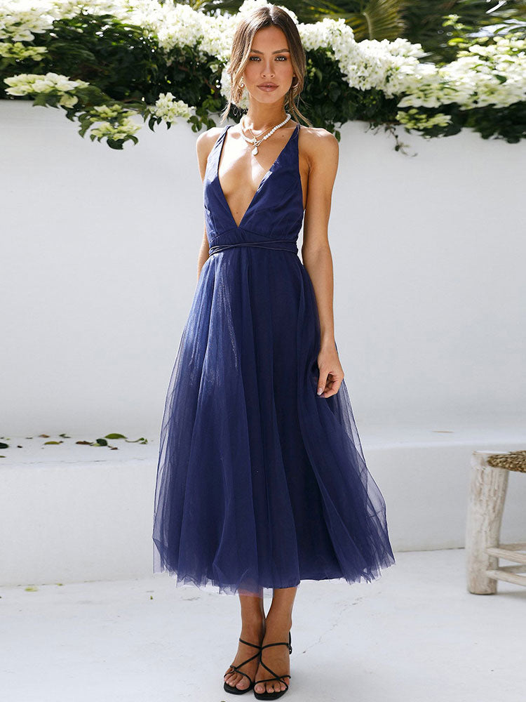 Beautifully Finished Dress in a Timeless Design