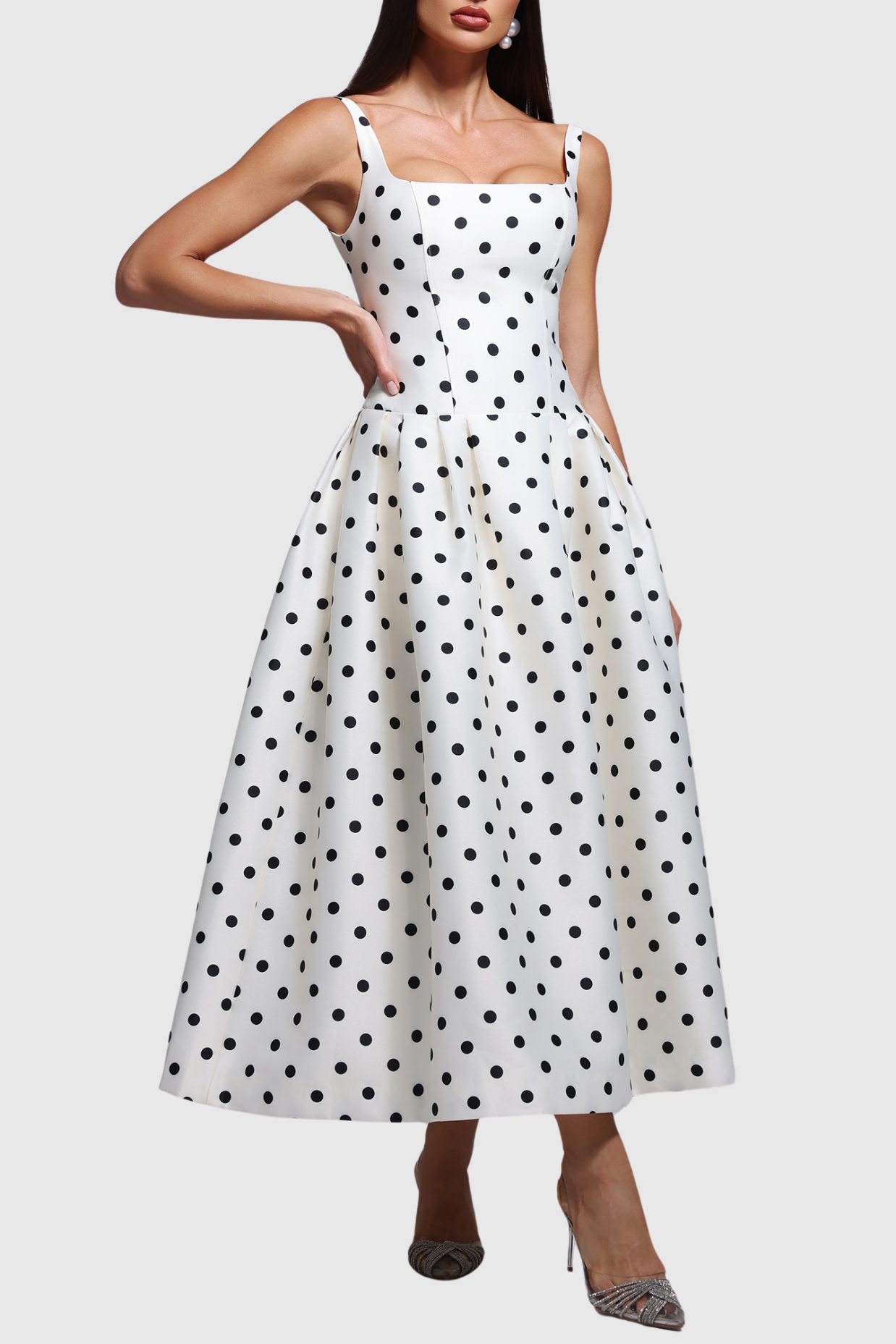 Well Tailored Dress with a Graceful Silhouette